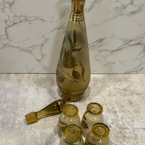 Dining Mcm Vintage Gold Decanter Set W 6 Shot Glasses Gold Rim Flower